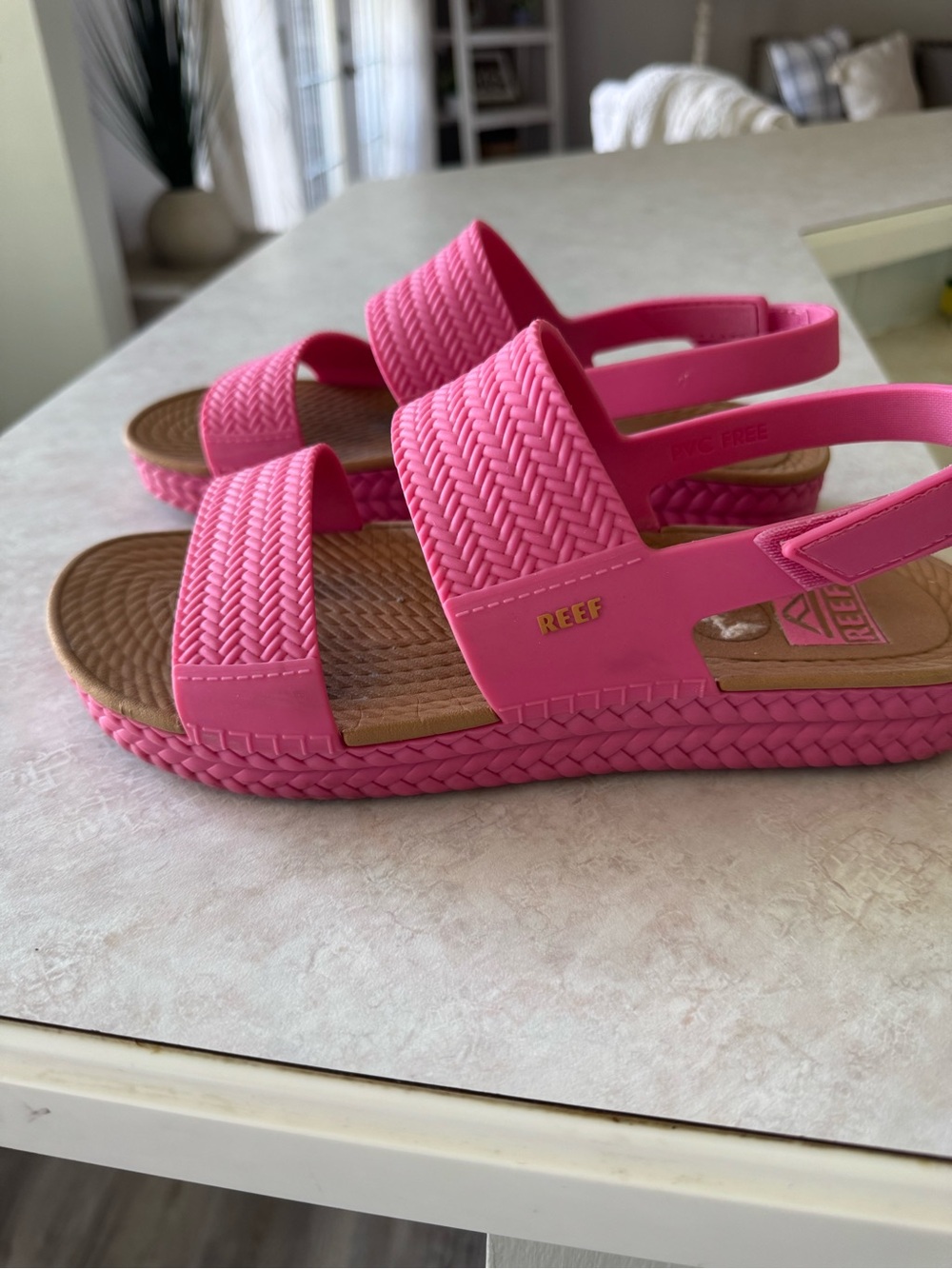 Reef water Vista sandals bubble gum Pink size 8